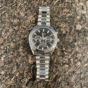 Men’s steel Guess watch great condition just needs a battery!